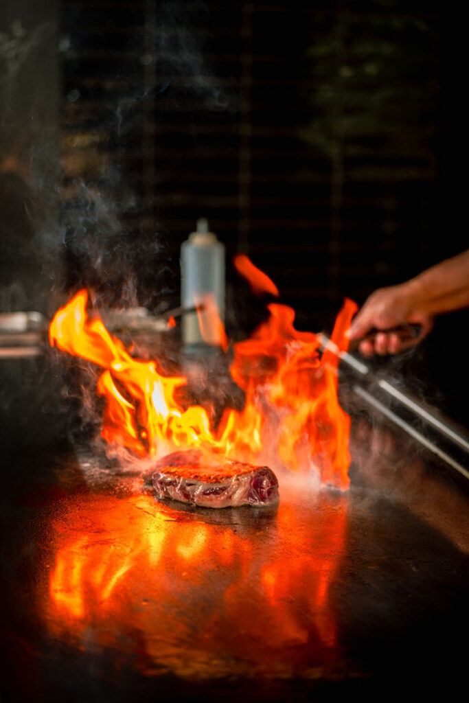 Stek wagyu robiony podczas teppanyaki show