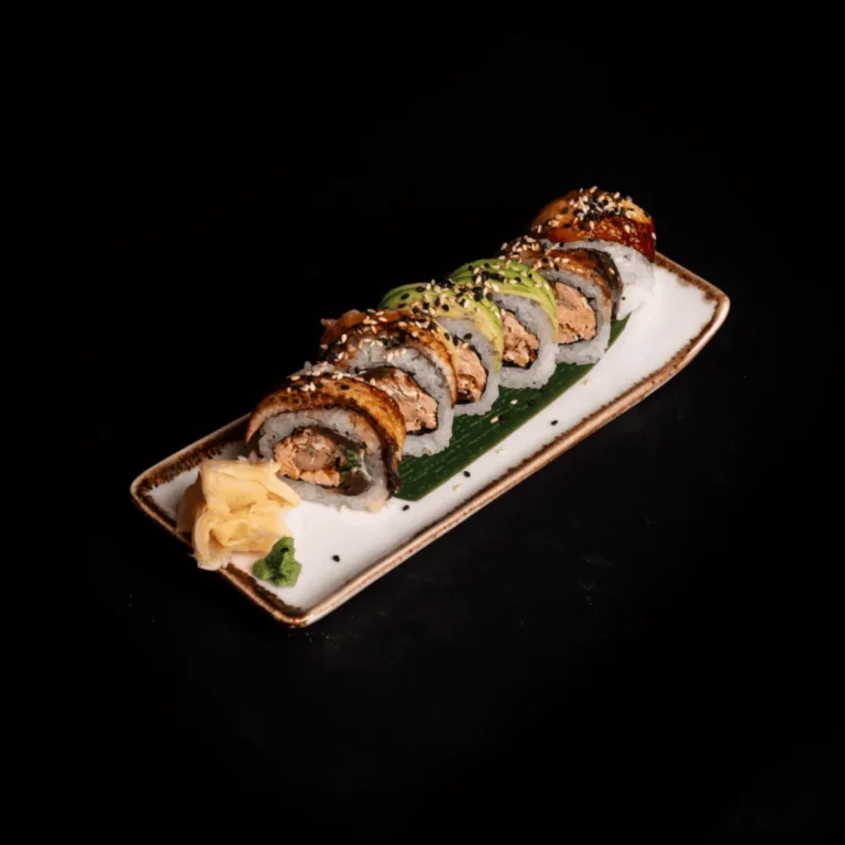 Uramak-Fusion-z-pieczonym-lososiem-owiniety-w-awokado-i-wegorza-unagi_hanashi