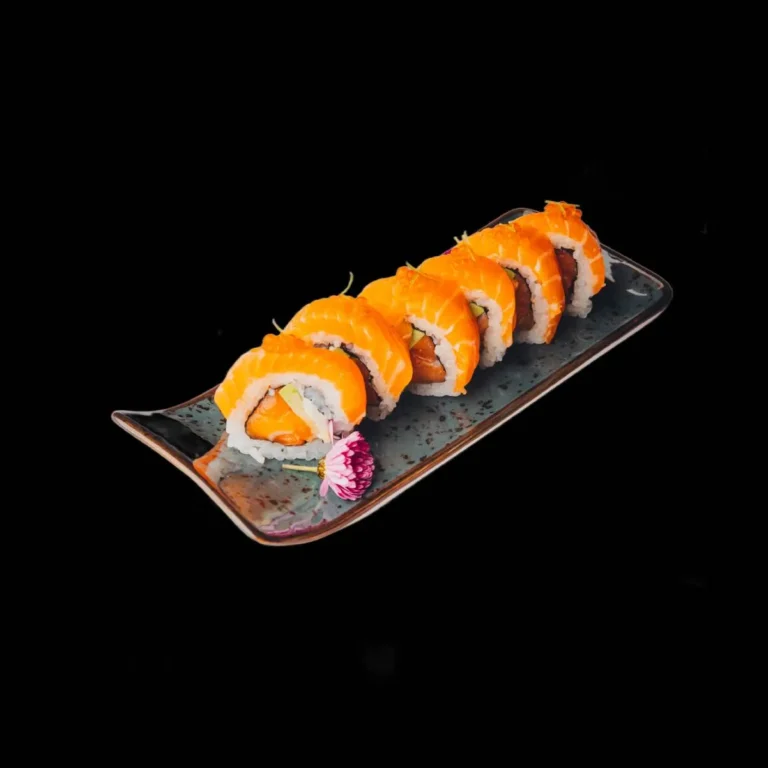 fusion-uramaki-losos-owiniety-lososiem_hanashi