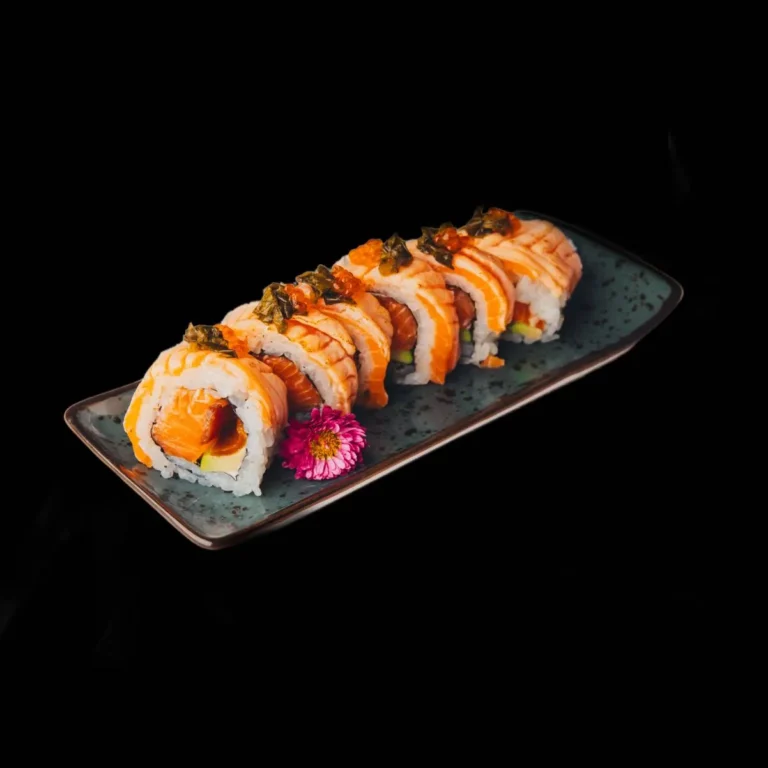 fusion-uramaki-losos-owiniety-opalanym-lososiem_hanashi