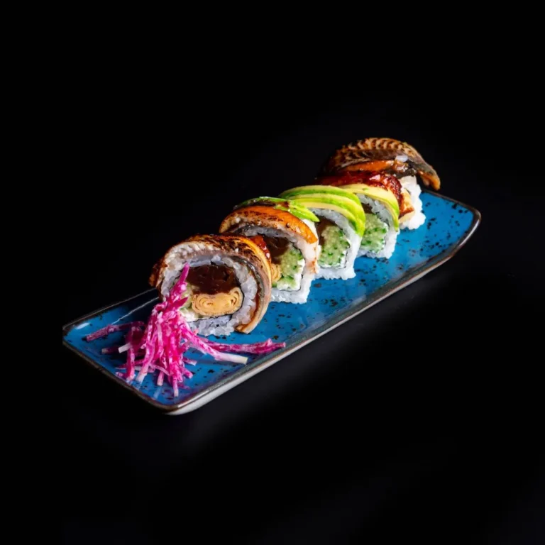 fusion-uramaki-omlet-tamago-warzywa-owiniety-awokado-wegorz-unagi_hanashi