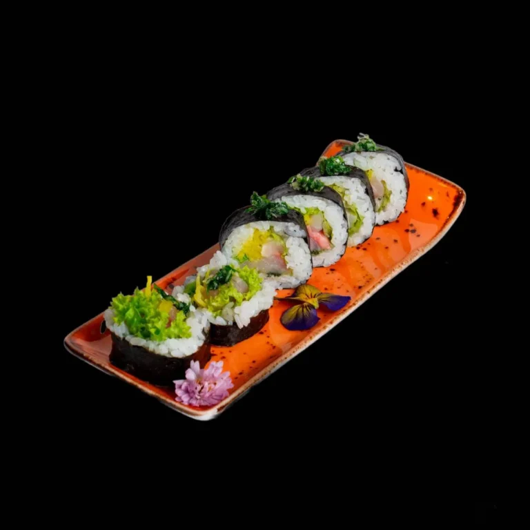 futomaki-seriola-lagodna-salsa-mietowa-oshinko-ogorek_hanashi