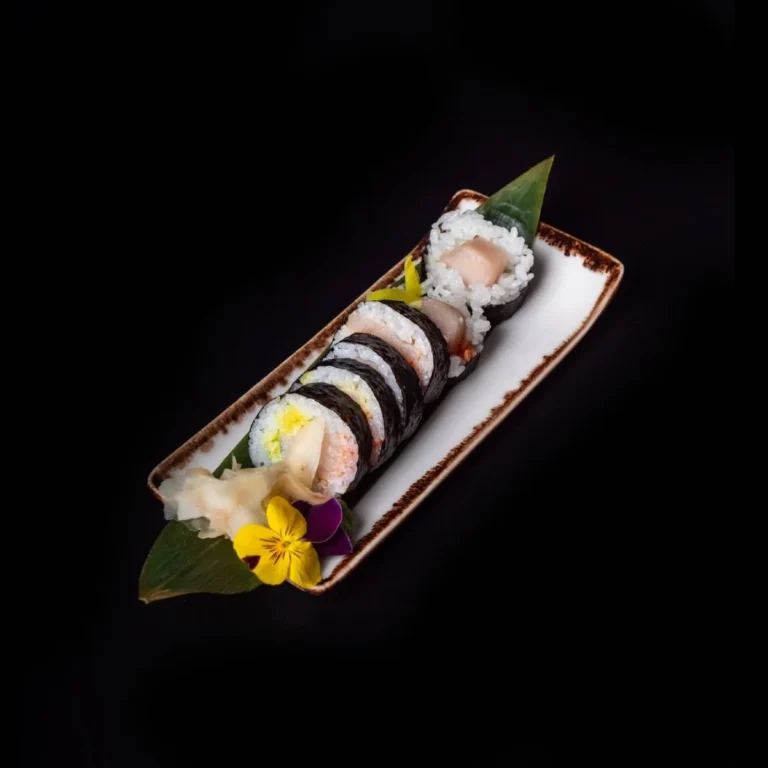 futomaki-seriola-ostra-sriracha-oshinko-por_hanashi
