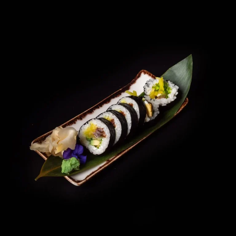 futomaki-vege-awokad-oshinko-kanpyo-por-ogorek_hanashi